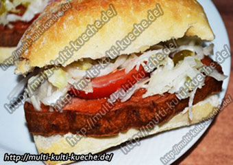 Brötchen mit Leberkäse und Krautsalat