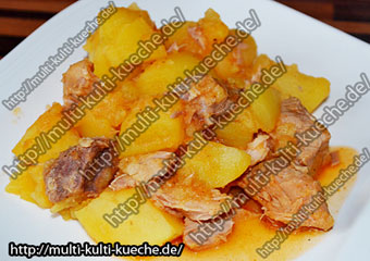 Geschmortes Fleisch mit Kartoffeln