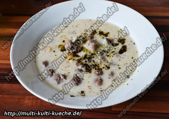 Joghurtsuppe mit Hackbällchen - Türkische Lebeniye Corbasi