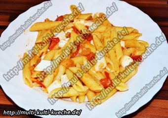 Nudeln mit Tomaten Mozzarellasoße