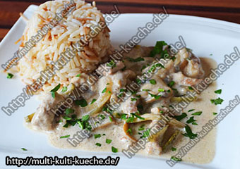 Stroganoff mit Champignons und Gurken