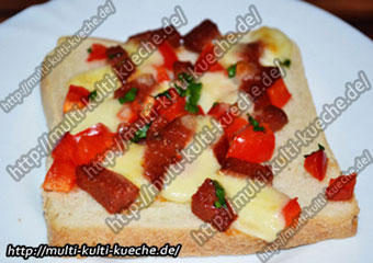 Toast mit Sucuk und Mozzarella