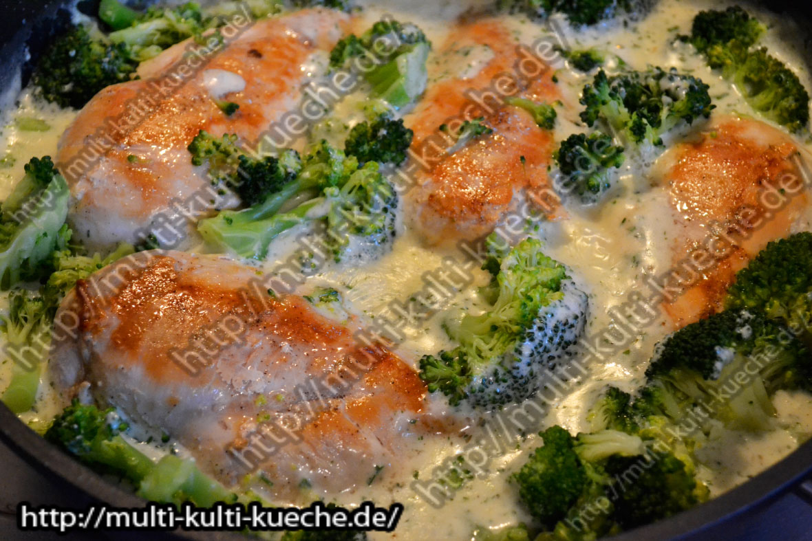 Hähnchenbrust mit Brokkoli in Sahnesoße