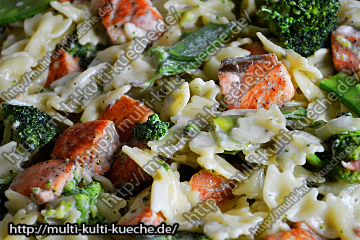 Lachs Nudelpfanne mit Brokkoli - multi-kulti-kueche.de