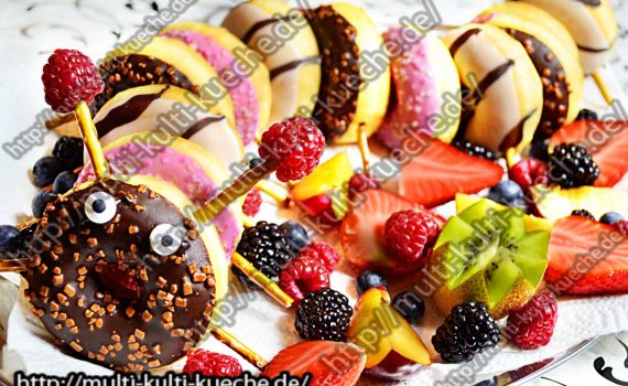 Donut Raupe mit Früchten